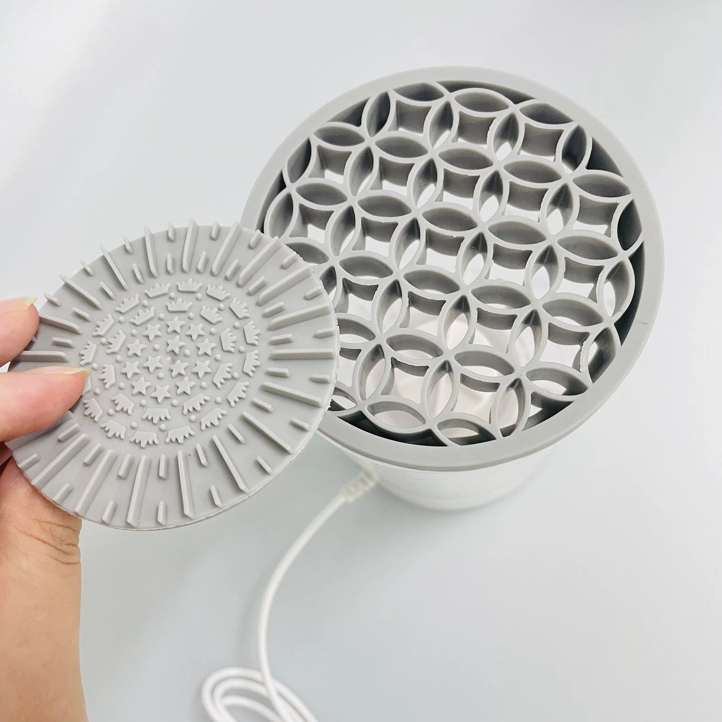 Electric Makeup Brush & Sponge Cleaner – Deep Clean & Dry in Seconds